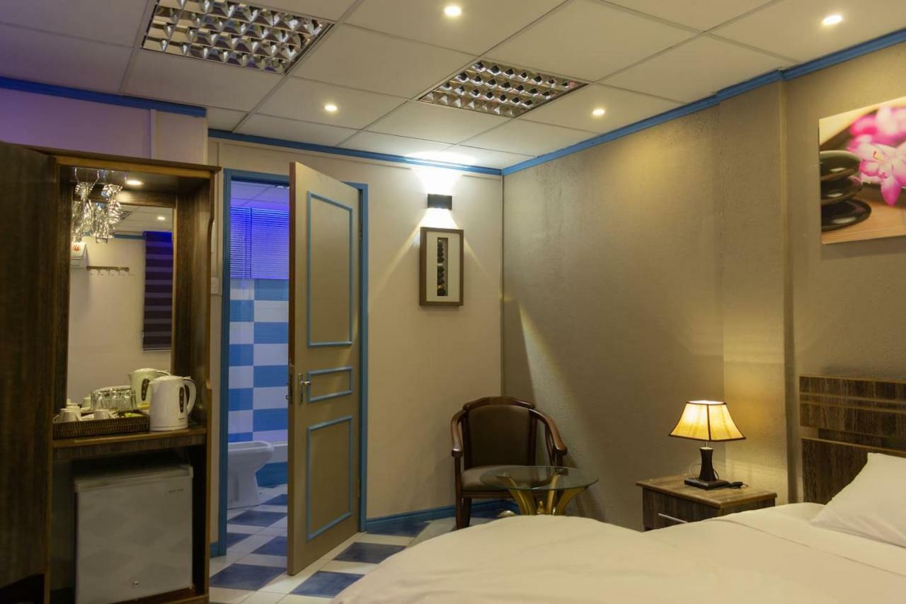 Hotel Styled Apartment In Heart Of Quatre Bornes Exterior foto